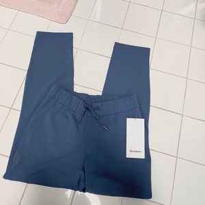 NWT Lululemon On the Fly 7/8 - Size 4 - Blue